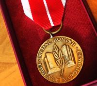 Zdjęcie: Medal Komisji Edukacji Narodowej